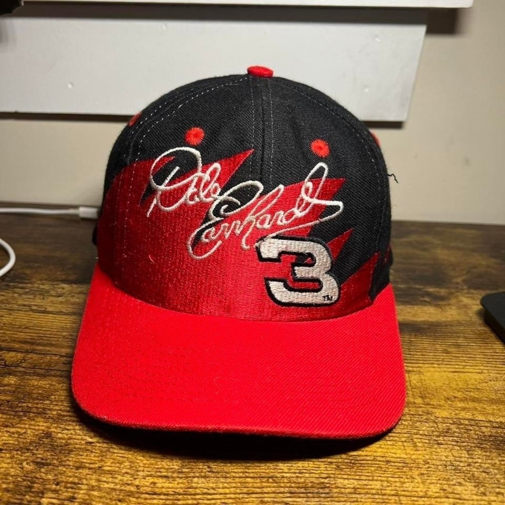 Vintage 1990s Dale Earnhardt‎ logo athletic sharktooth hat